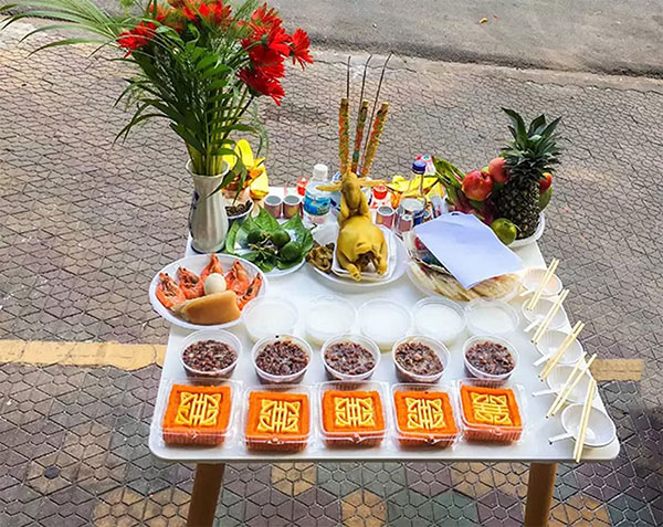 Chuẩn bị và thực hiện lễ cúng xe ô tô mới mua