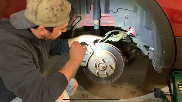 Lợi ích của việc xử lý xe ô tô bị bó thắng