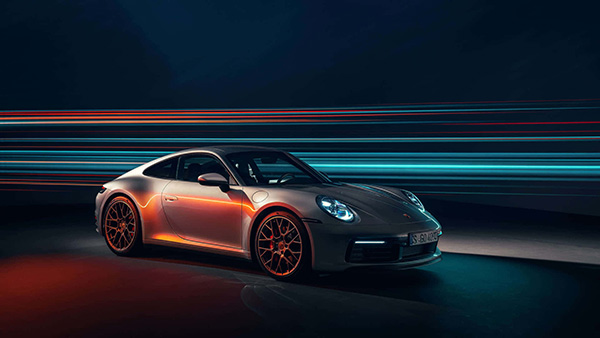 Hình nền xe Porsche 4K đang chạy trên đường