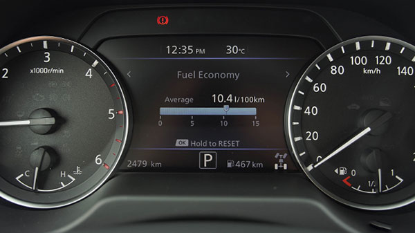 Xe ô tô đi 100km mất bao nhiêu lít xăng?