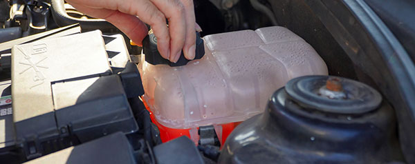 lưu ý khi kiểm tra nước làm mát ô tô