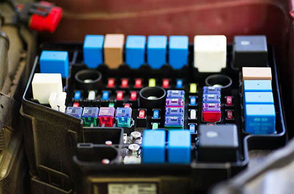 vai trò của cầu chì trong ô tô